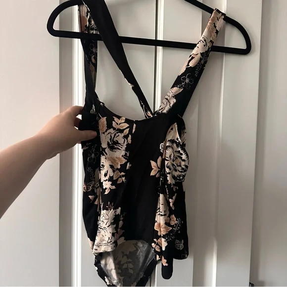 ✨ Free People Ginger Snap Cross Back Black Tank Top – Size Medium ✨ Boho Floral - Picture 7 of 7